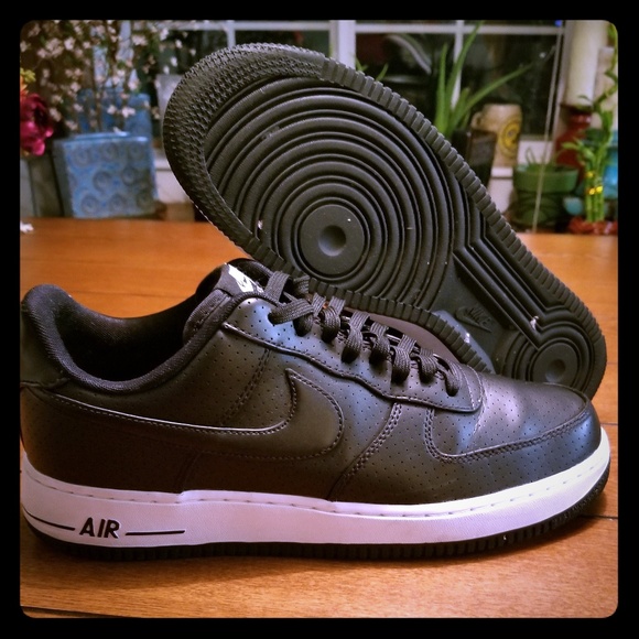 Nike Air Force 1 - Picture 1 of 2